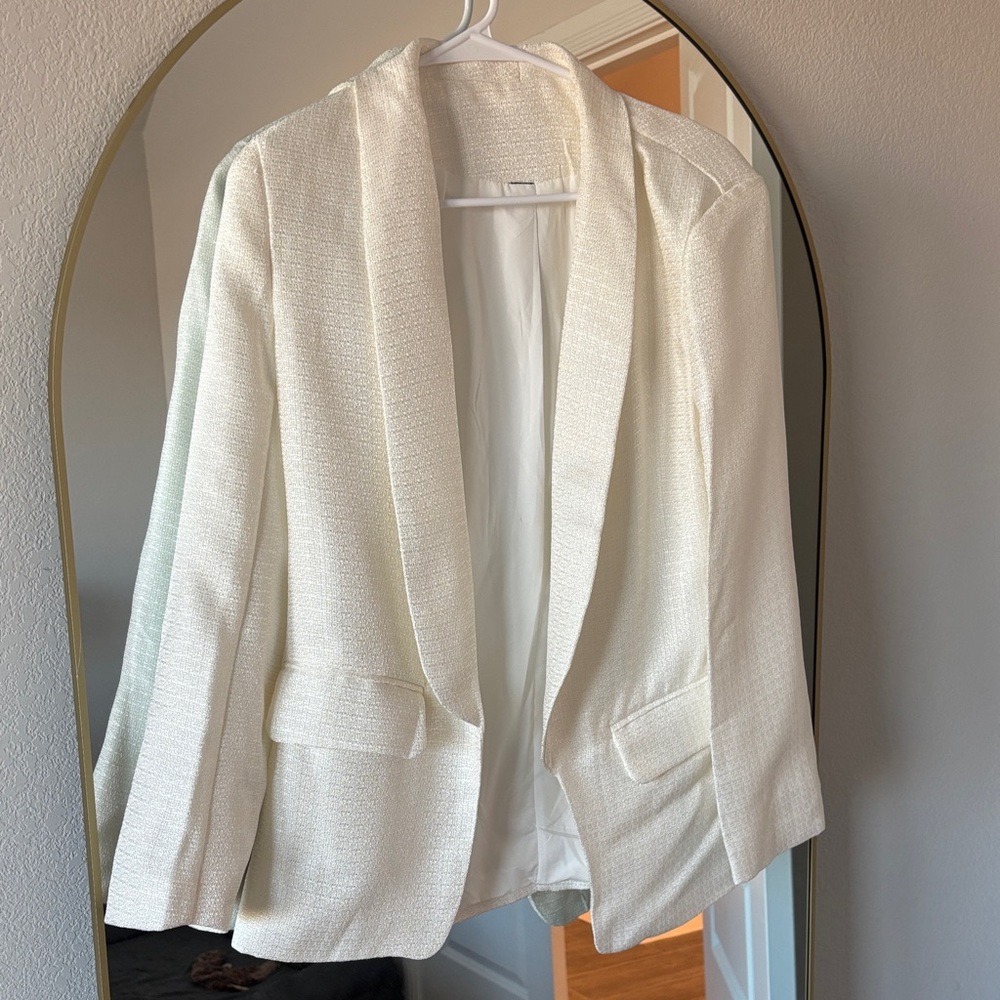 Elegant Cream Women's Blazer